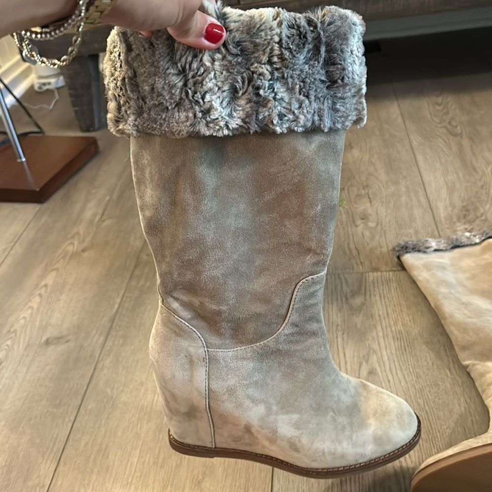 SUEDE JOHNSTON AND MURPHY FAUX FUR LINED TALL WEDGE BOOT LIGHT TAN SIZE 8.5 EEUC - Picture 2 of 9